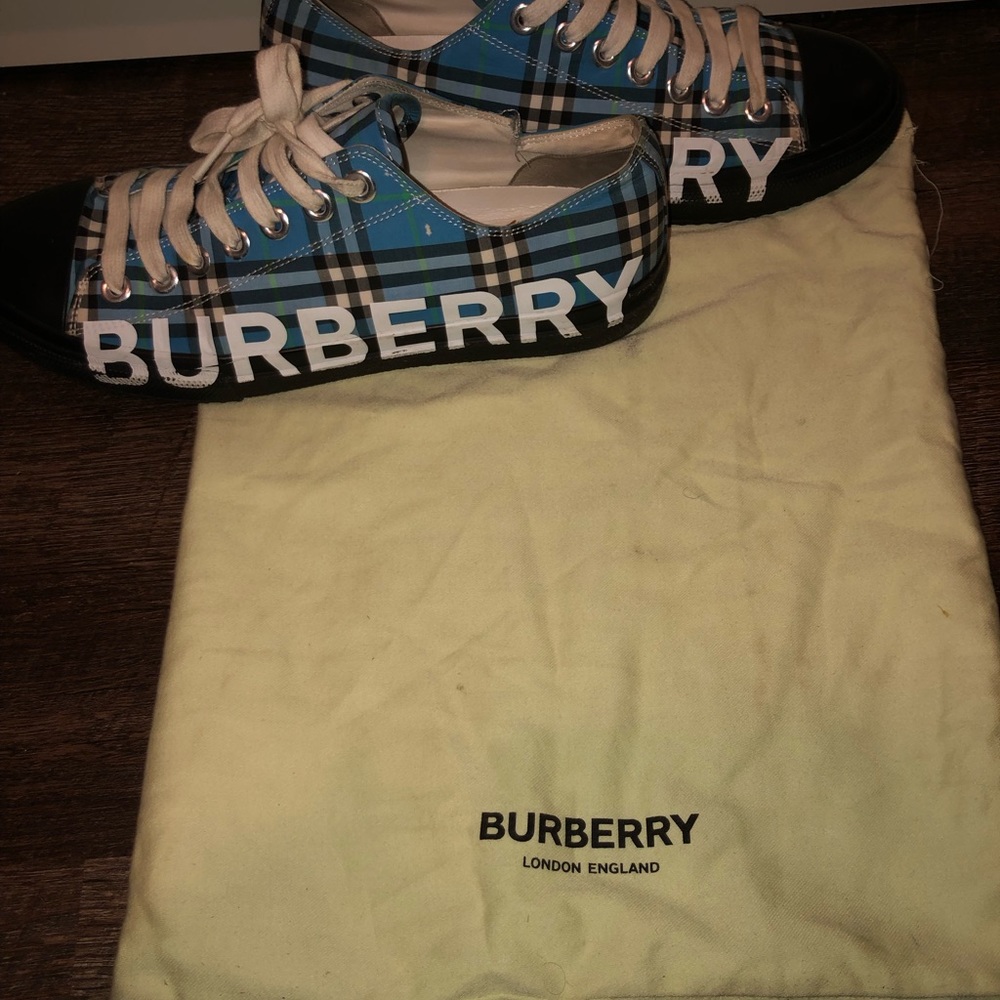 Men’s Burberry shoes - Picture 3 of 3